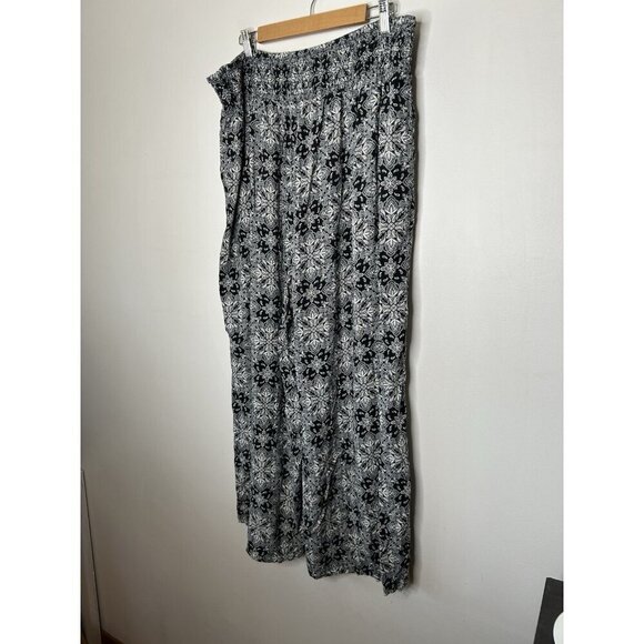 Torrid Womens Pants Floral Black White Challis Pull On Boho High Rise Size 3 - Picture 4 of 11